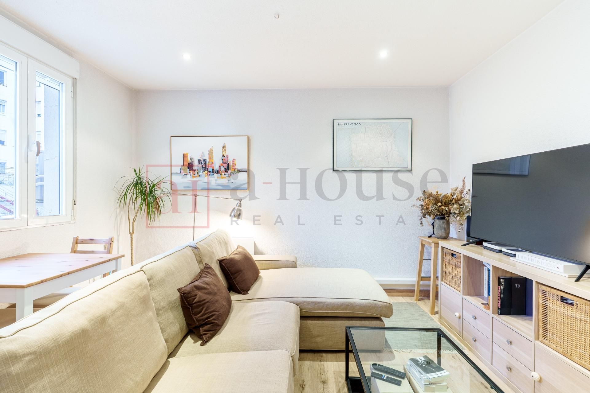 Sala d'estar de Pis en venda en  Madrid Capital amb Aire condicionat i Calefacció