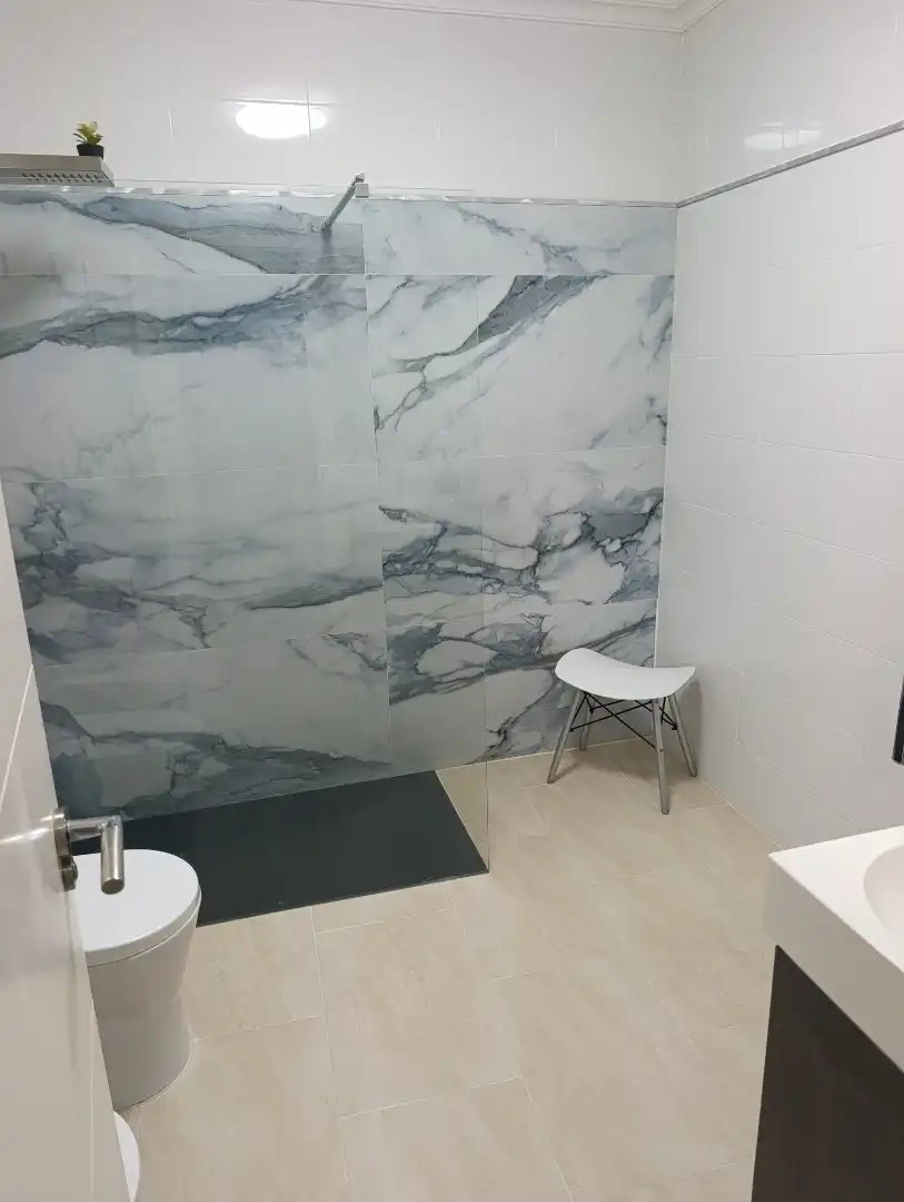 Badezimmer von Einfamilien-Reihenhaus zum Verkauf in Utrera mit Klimaanlage