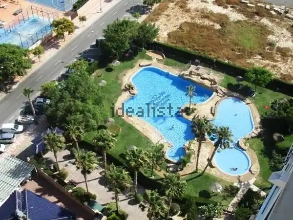 Piscina de Pis de lloguer en El Campello amb Aire condicionat, Jardí privat i Balcó
