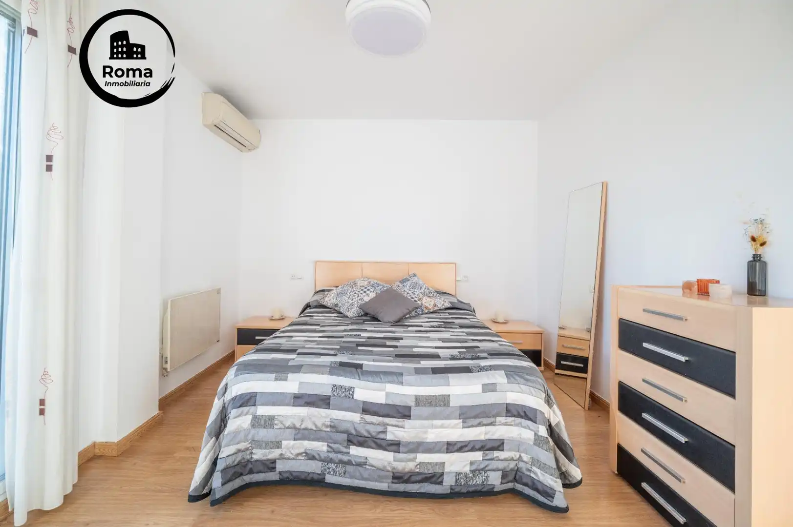 Schlafzimmer von Dachboden zum Verkauf in Armilla mit Klimaanlage und Terrasse