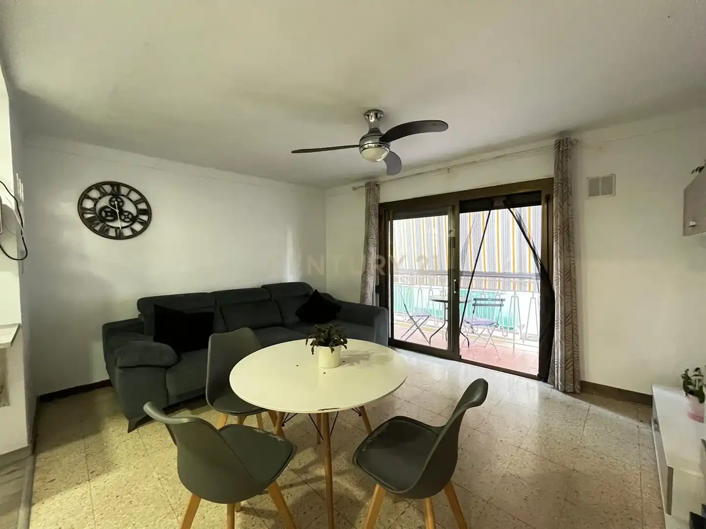 Living room of Detached homes for sale in Vilanova i la Geltrú  with Storage room, Oven and Balcony
