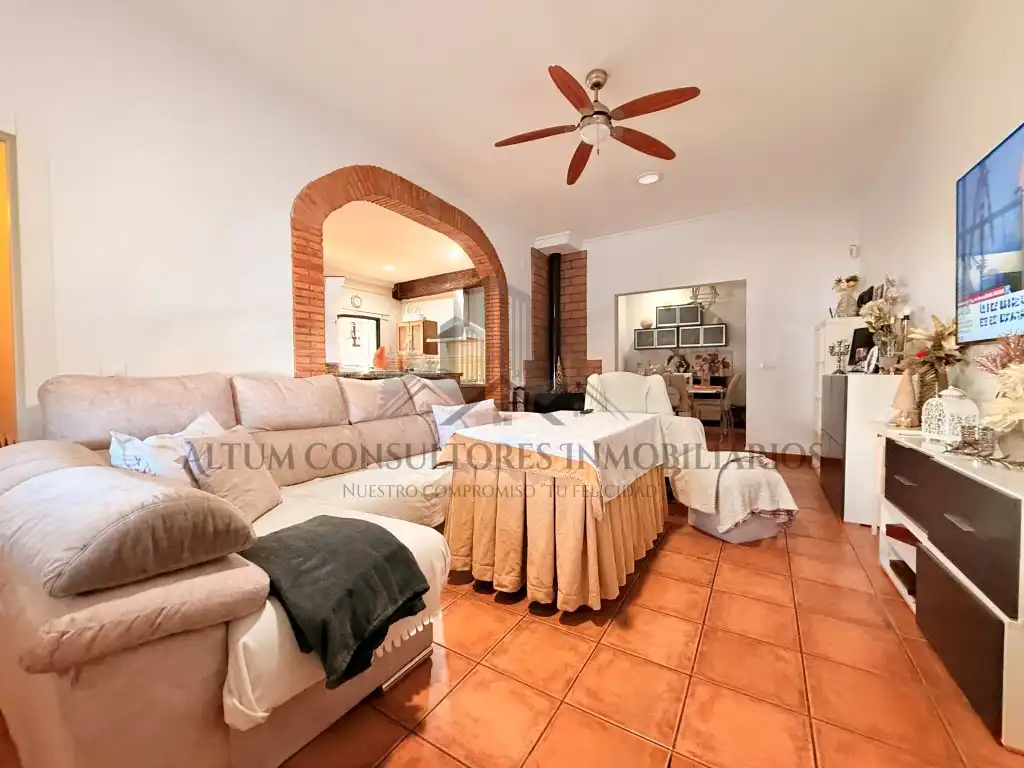 Sala d'estar de Casa o xalet en venda en Alcalá de Guadaira