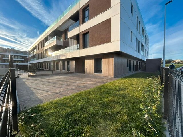 Vista exterior de Piso en venta en Santa Cruz de Bezana con Terraza