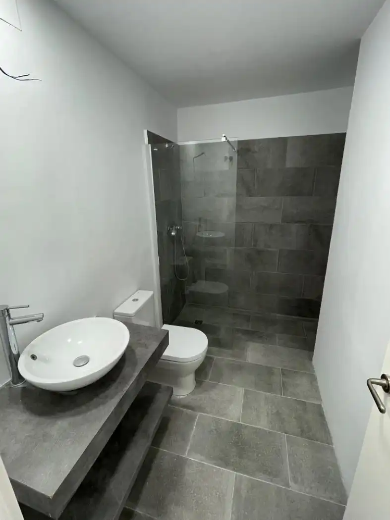Bathroom of Ground floor for rent in Badalona  with Air Conditioner, Heating and Terrace