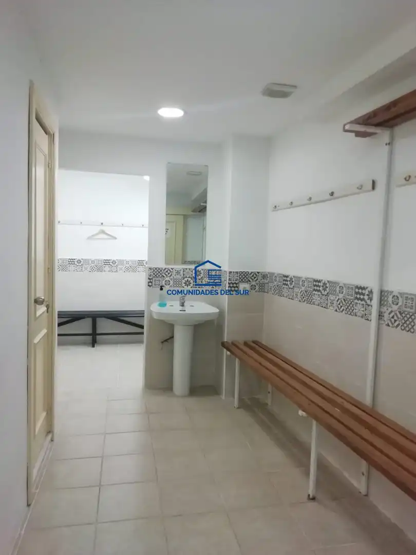 Baño de Local en venta en Cádiz