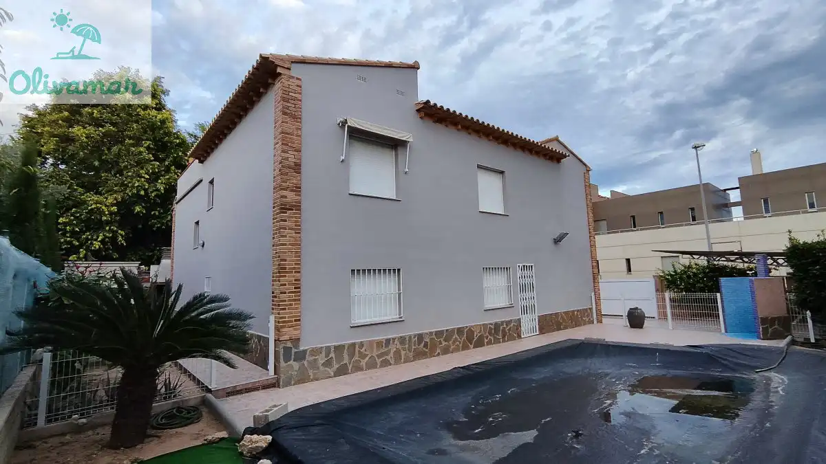 Vista exterior de Casa o xalet en venda en Oliva amb Moblat