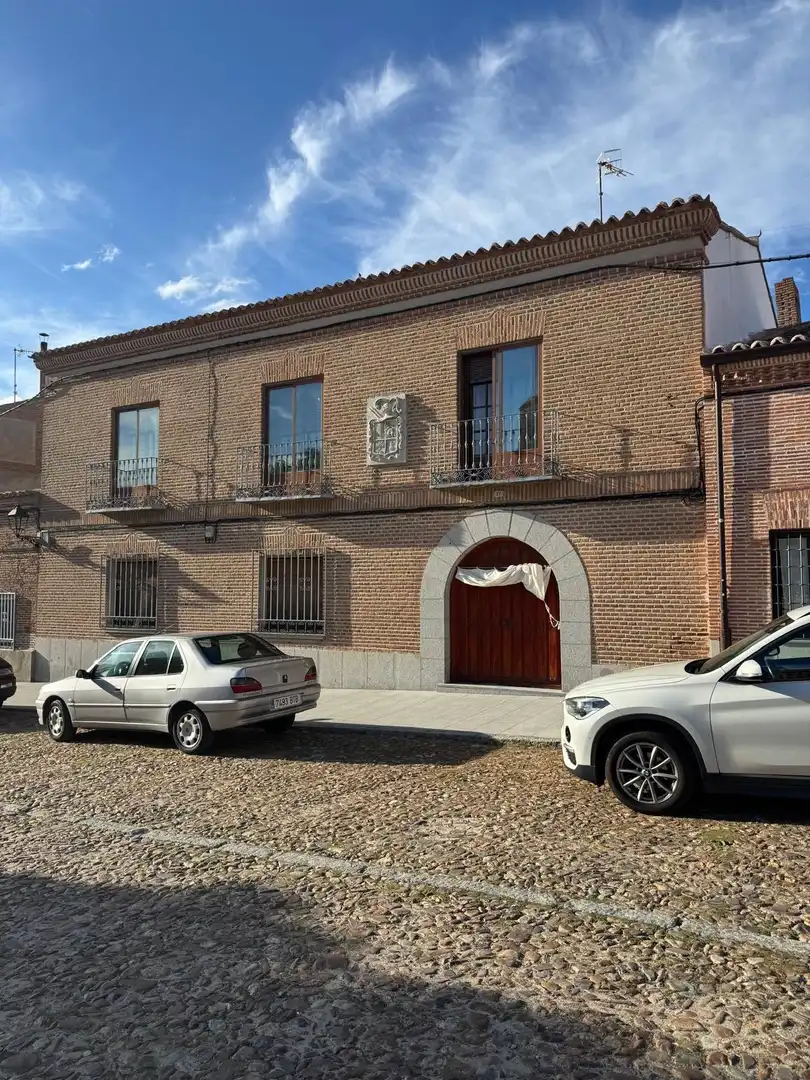 Vista exterior de Casa o xalet en venda en Madrigal de las Altas Torres amb Calefacció