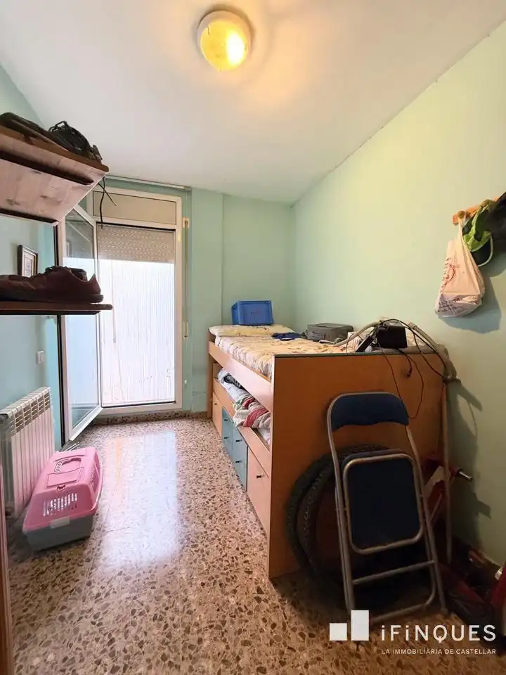Dormitori de Planta baixa en venda en Castellar del Vallès amb Calefacció, Terrassa i Internet