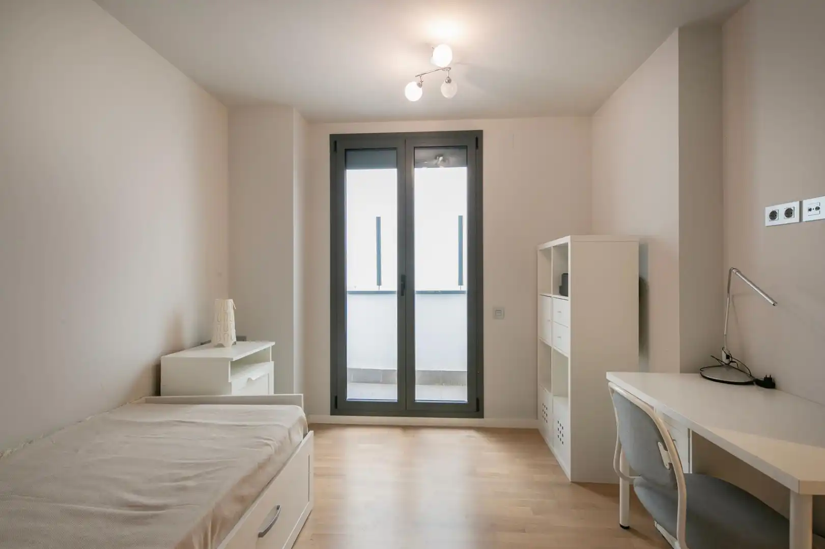 Bedroom of Duplexes for sale in Barcelona  with Parquet flooring, Furnished and Community pool