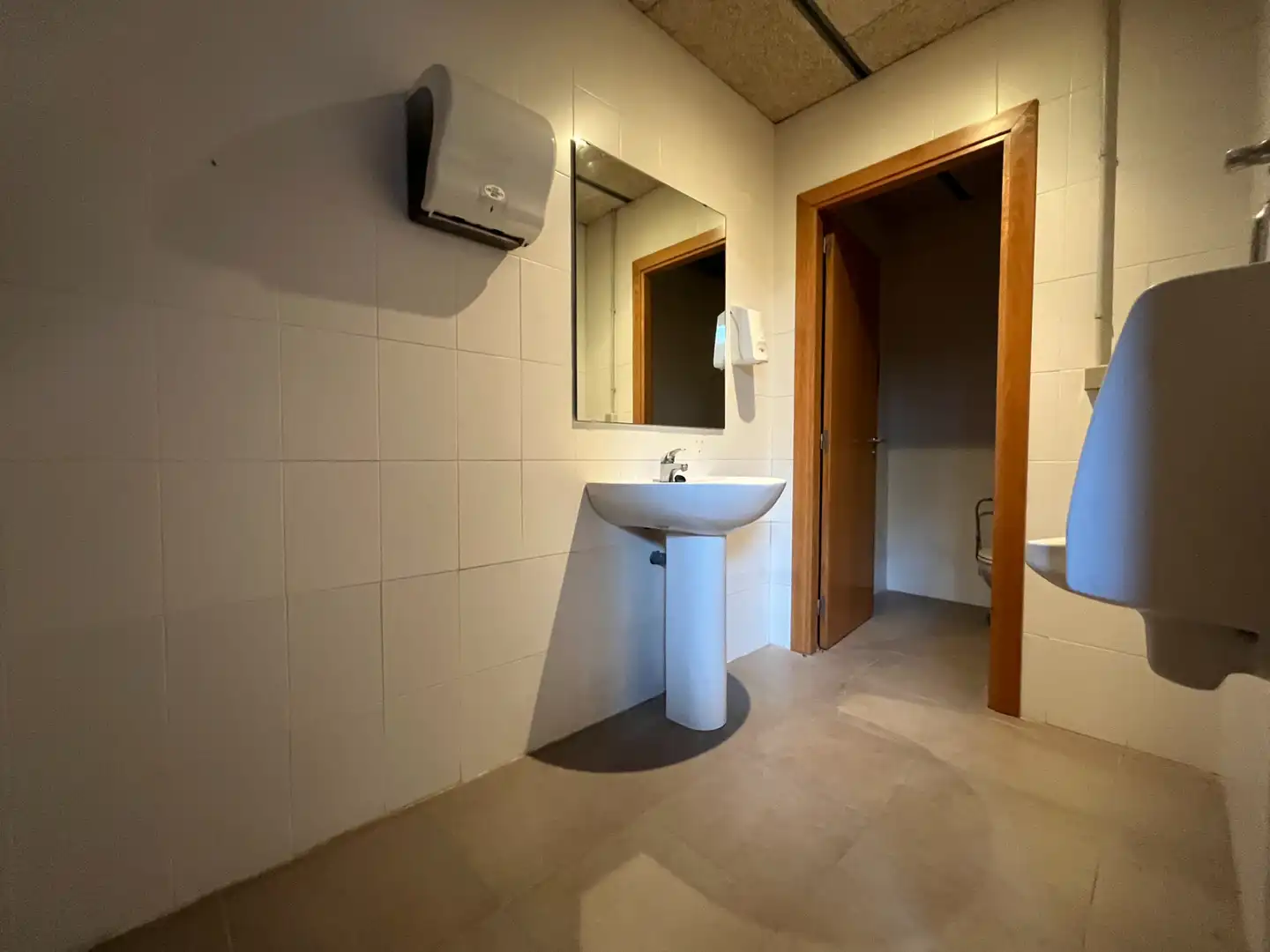 Baño de Nave industrial en venta en Riudellots de la Selva con Calefacción y Alarma