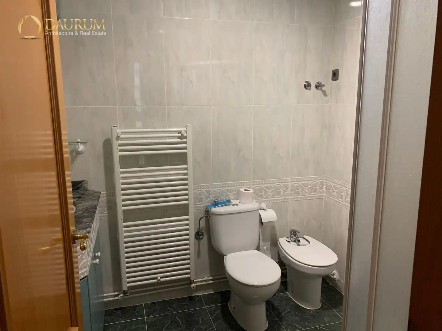 Bathroom of Houses for sale in Alaquàs  with Air Conditioner, Heating and Terrace