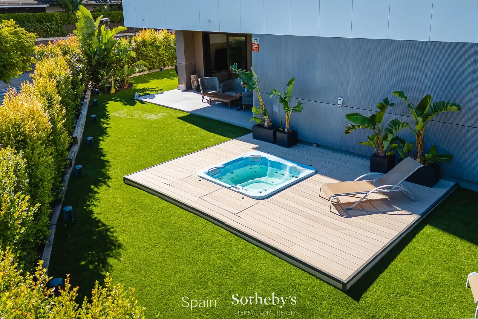 Terrassa de Apartament en venda en Sitges amb Aire condicionat, Jardí privat i Jacuzzi