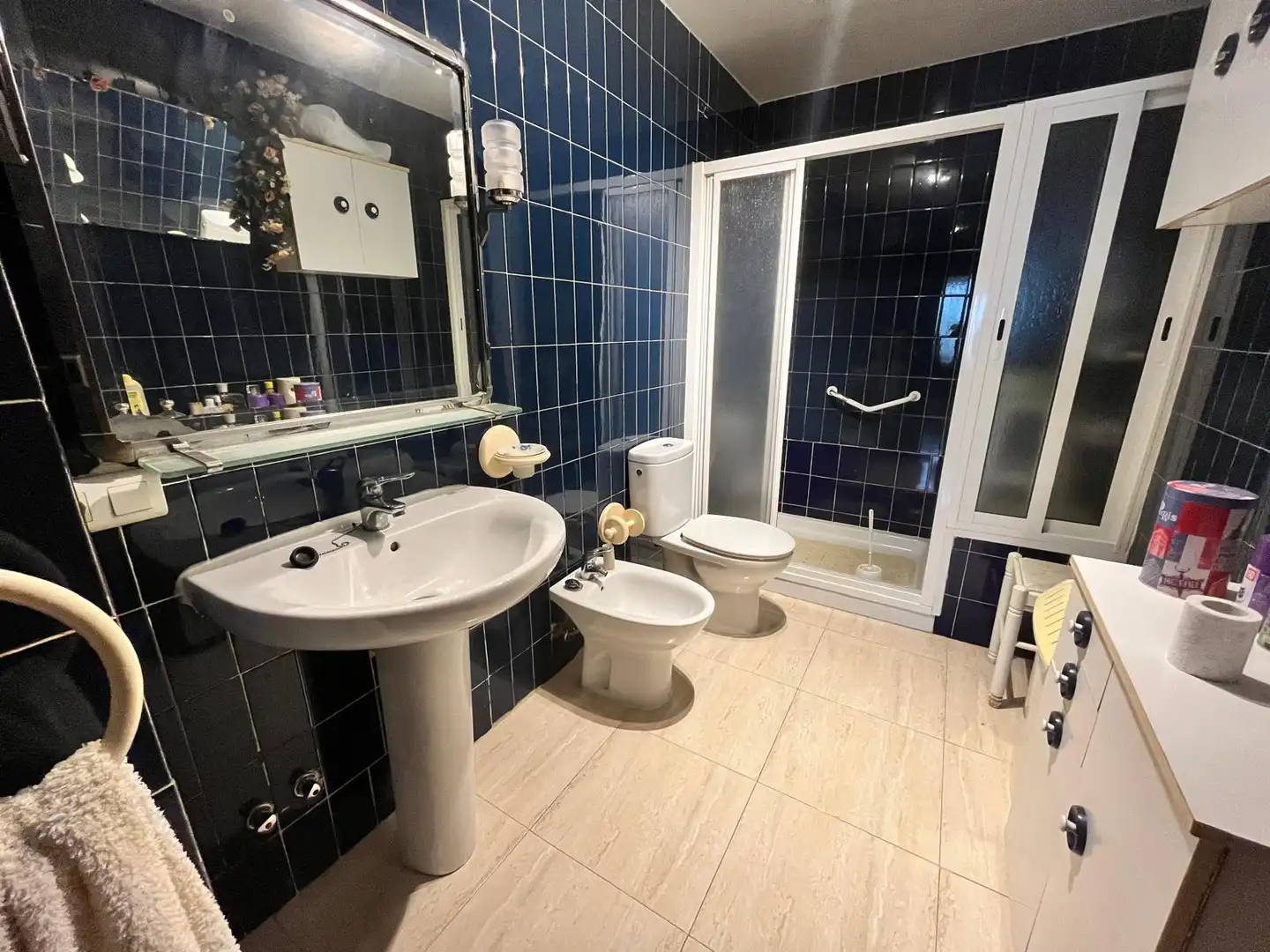 Baño de Piso en venta en Trujillo con Calefacción, Terraza y Horno