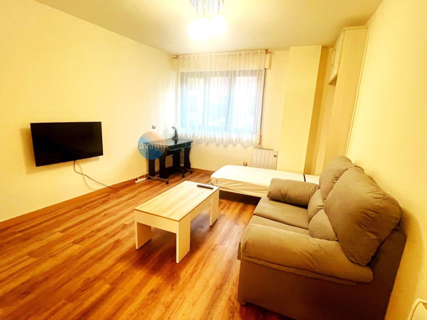 Sala d'estar de Estudi en venda en Salamanca Capital amb Calefacció