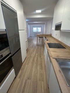 Cuina de Pis de lloguer en León Capital  amb Calefacció, Parquet i Moblat