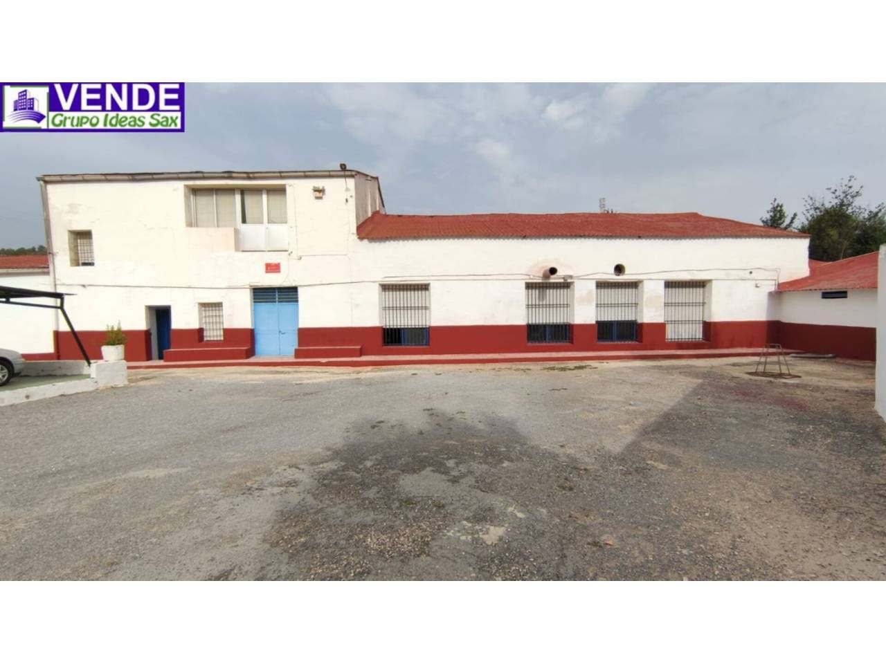 Vista exterior de Nave industrial en venta en Sax