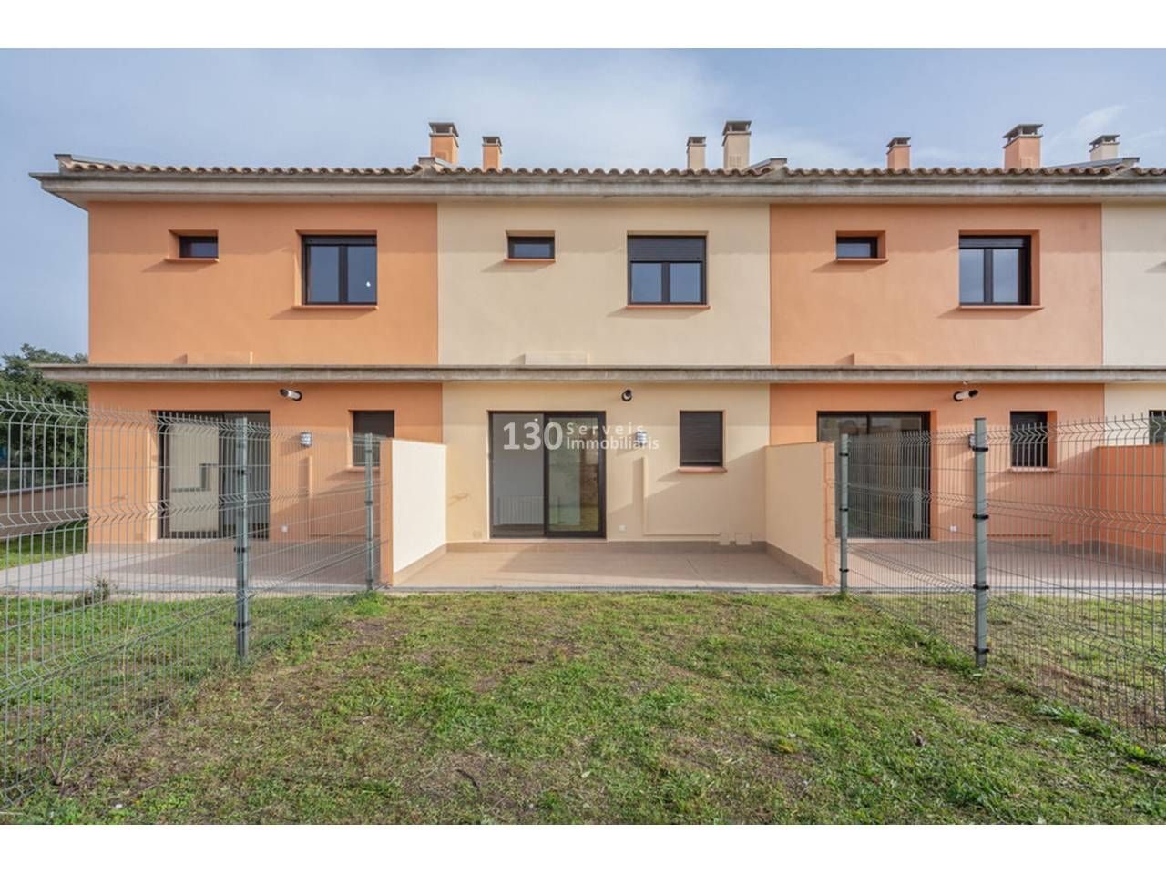 Vista exterior de Casa adosada en venda en Darnius amb Calefacció, Jardí privat i Terrassa