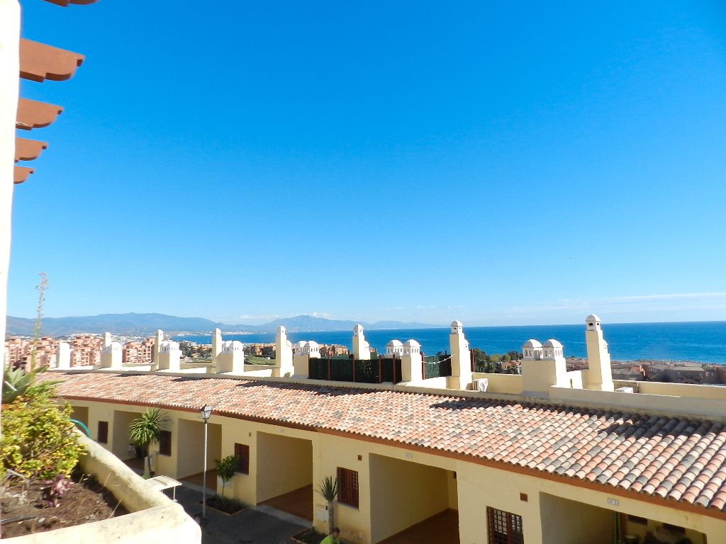 Vista exterior de Casa adosada en venda en Manilva amb Aire condicionat, Calefacció i Terrassa