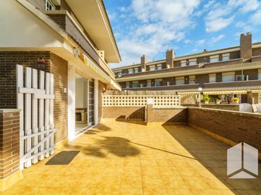 Casa a schiera con balcone in vendita a La Pineda
