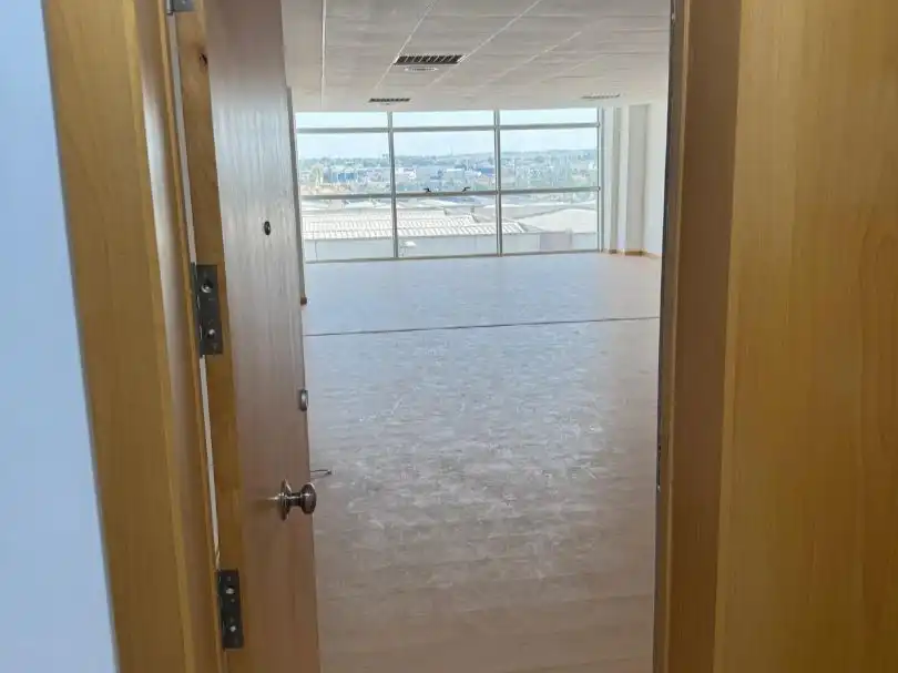 Office for rent in El Llano