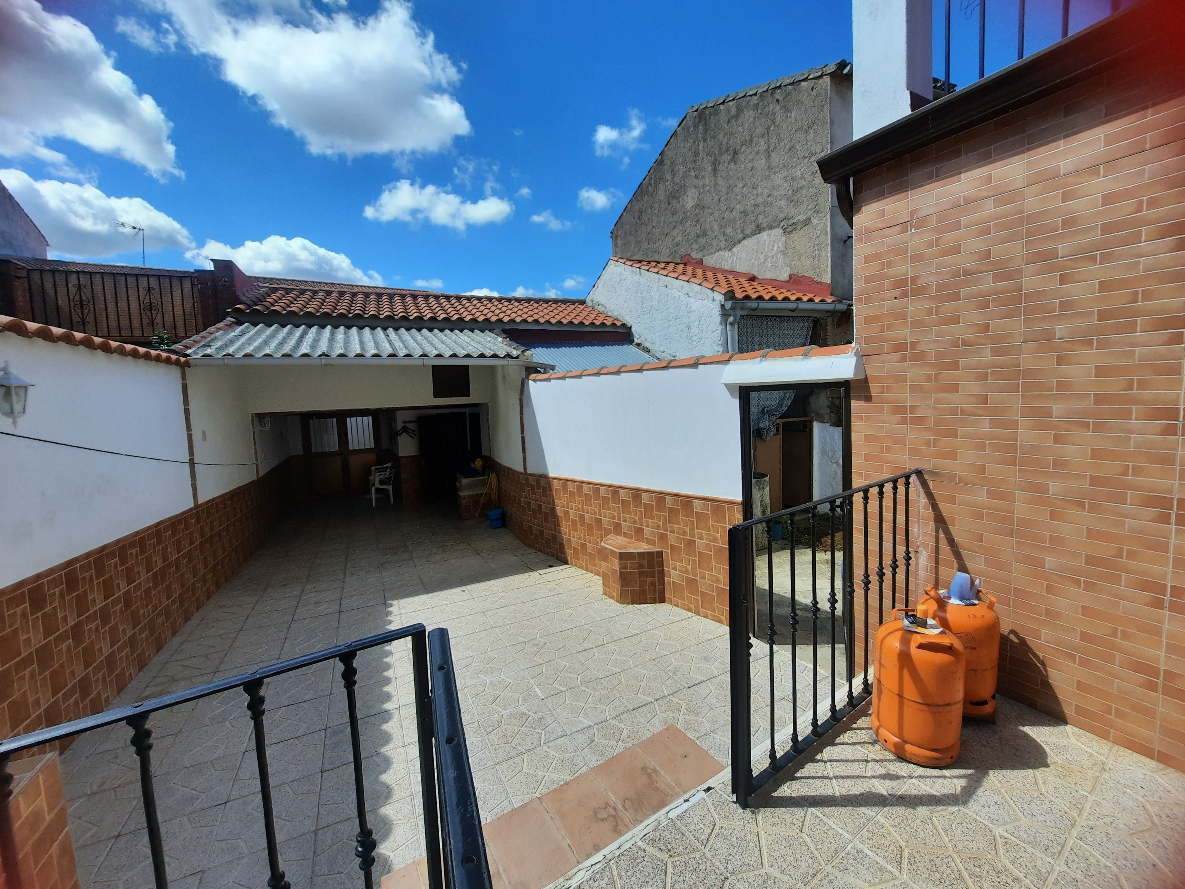Vista exterior de Finca rústica en venda en Valdeverdeja amb Terrassa i Traster