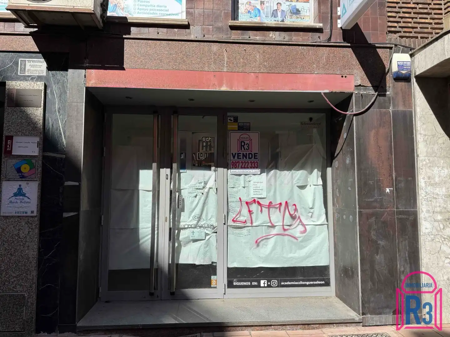 Local comercial en venda a Alfonso V, imagen 2