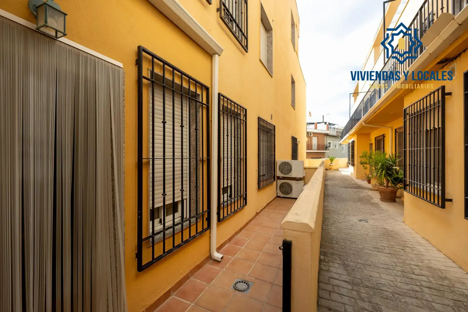 Außenansicht von Wohnung zum Verkauf in Villa de Otura mit Klimaanlage, Terrasse und Balkon