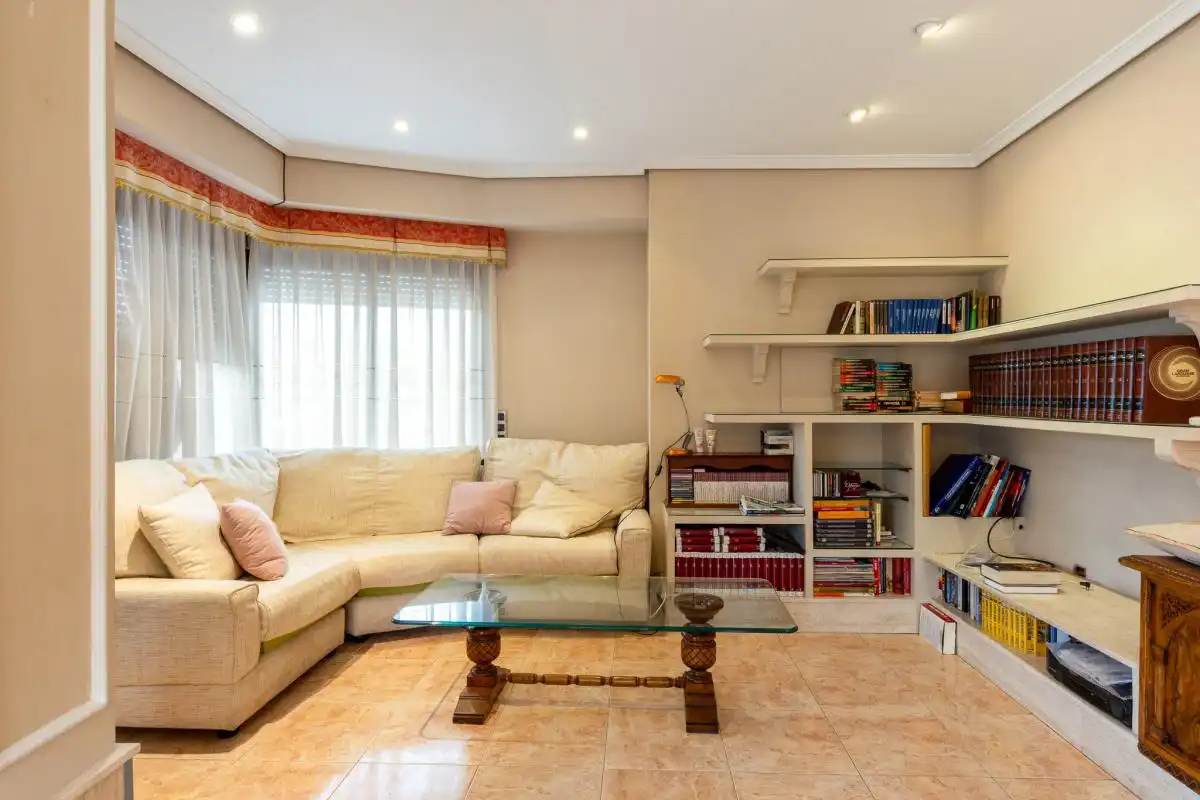 Sala d'estar de Casa o xalet en venda en Torrent amb Aire condicionat, Calefacció i Jardí privat