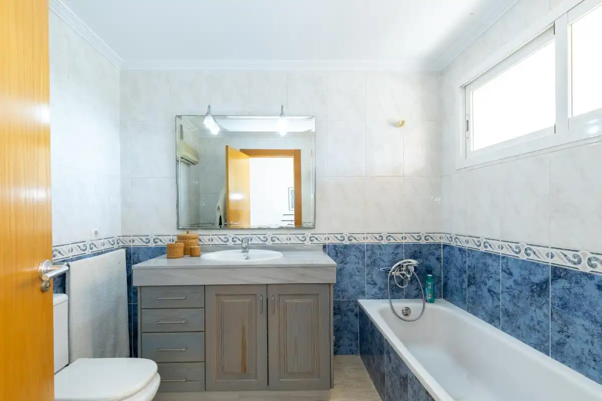 Baño de Casa adosada en venta en Eivissa con Aire acondicionado, Calefacción y Jardín privado