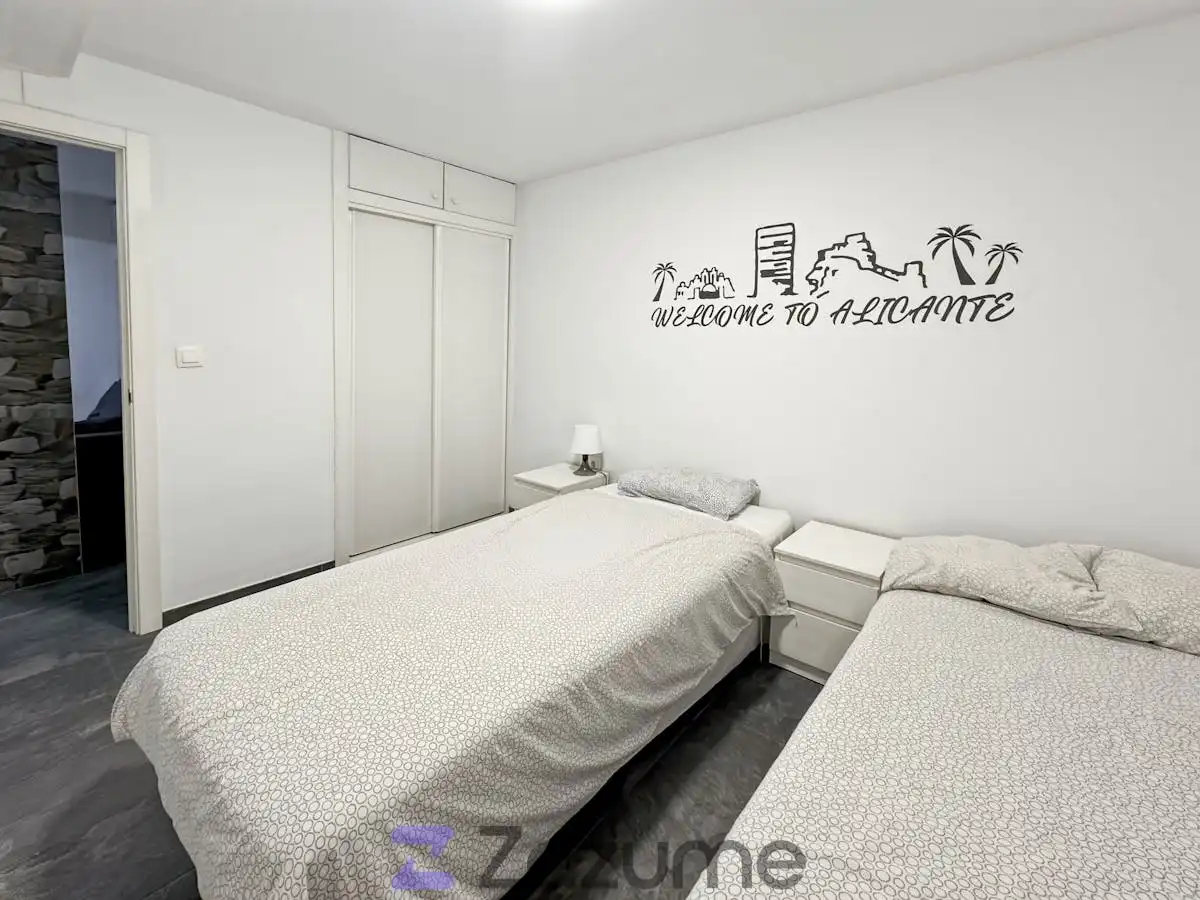 Schlafzimmer von Wohnung zur Miete in Alicante / Alacant mit Klimaanlage, Terrasse und Möbliert