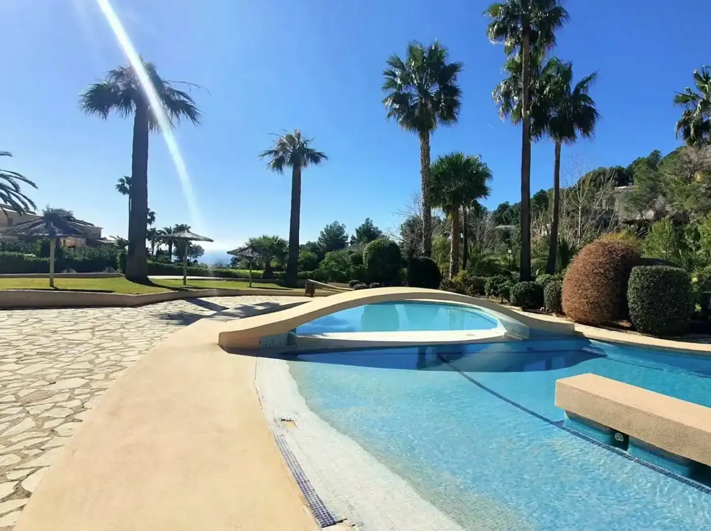 Adosado con piscina en venta en Calle Bélgica