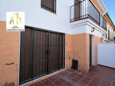 Adosado con balcón en venta en San Rafael