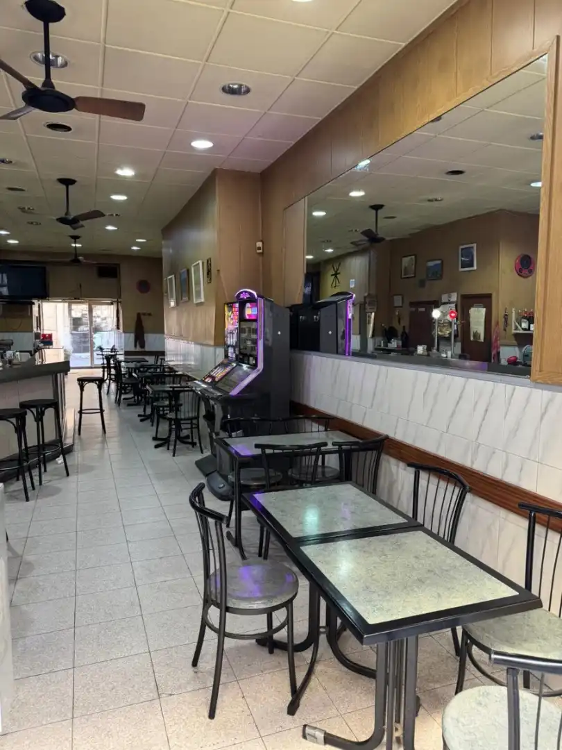 Business premises for transfer in Sants - Montjuïc, imagen 5