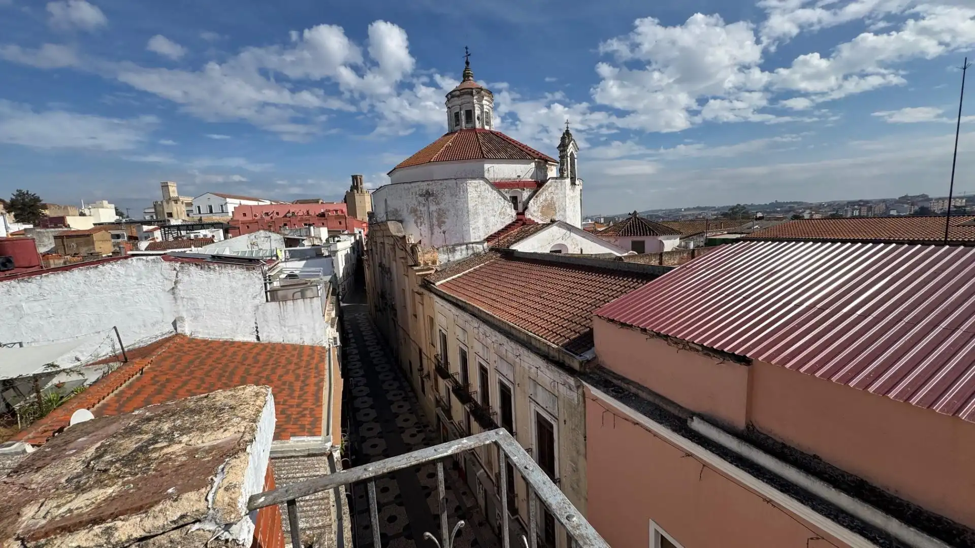 Vista exterior de Casa o xalet en venda en Badajoz amb Terrassa, Traster i Balcó