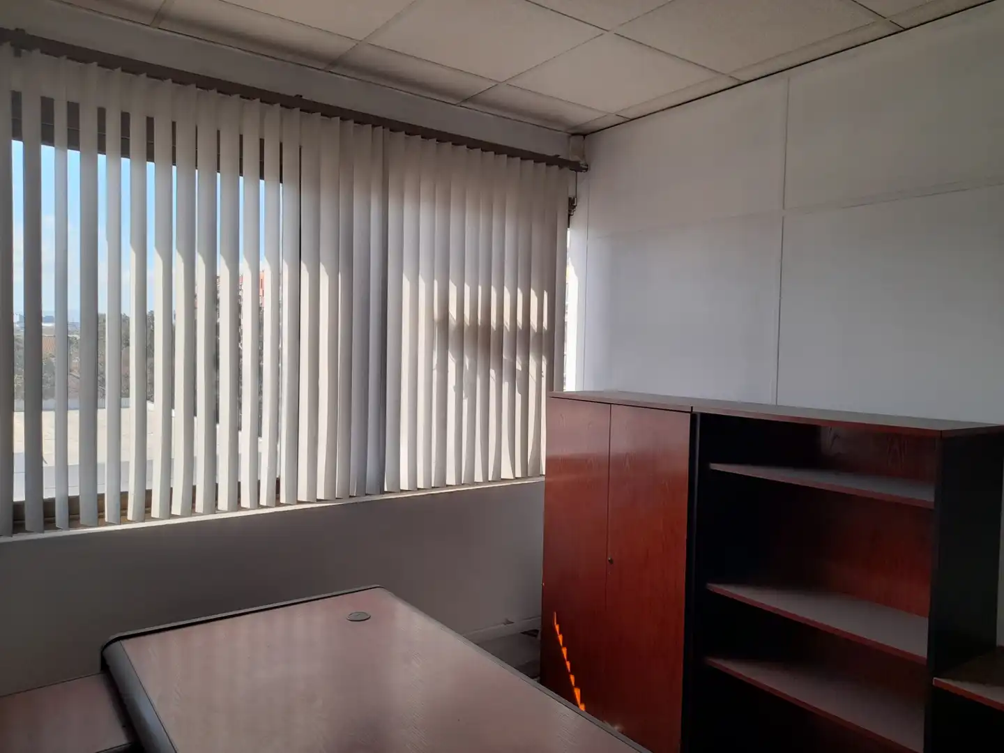 Büro zur Miete in Ripollet mit Klimaanlage, Heizung und Möbliert
