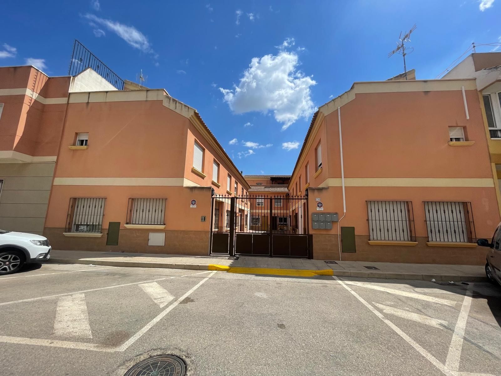 Exterior view of Single-family semi-detached for sale in Catral  with Air Conditioner, Heating and Terrace