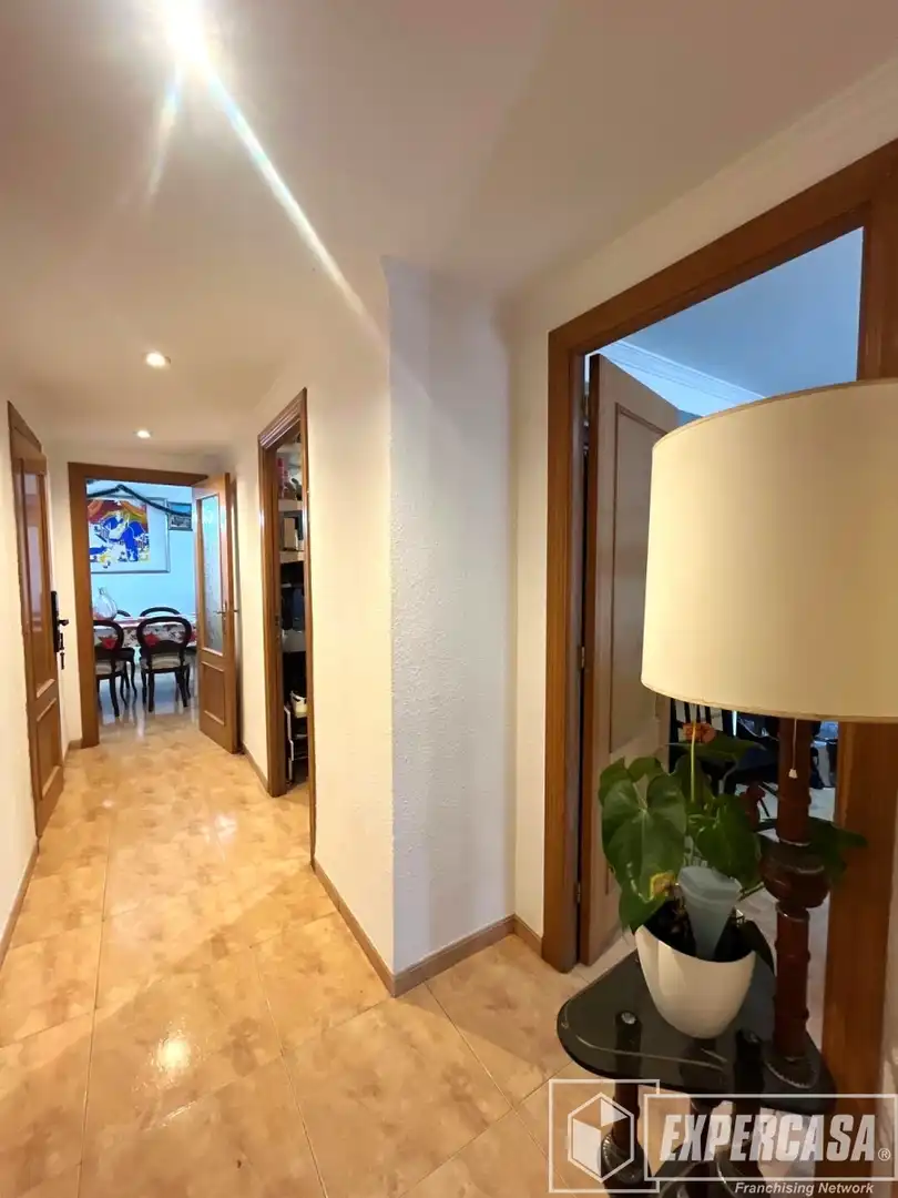Flat for sale in Valencia  with Air Conditioner