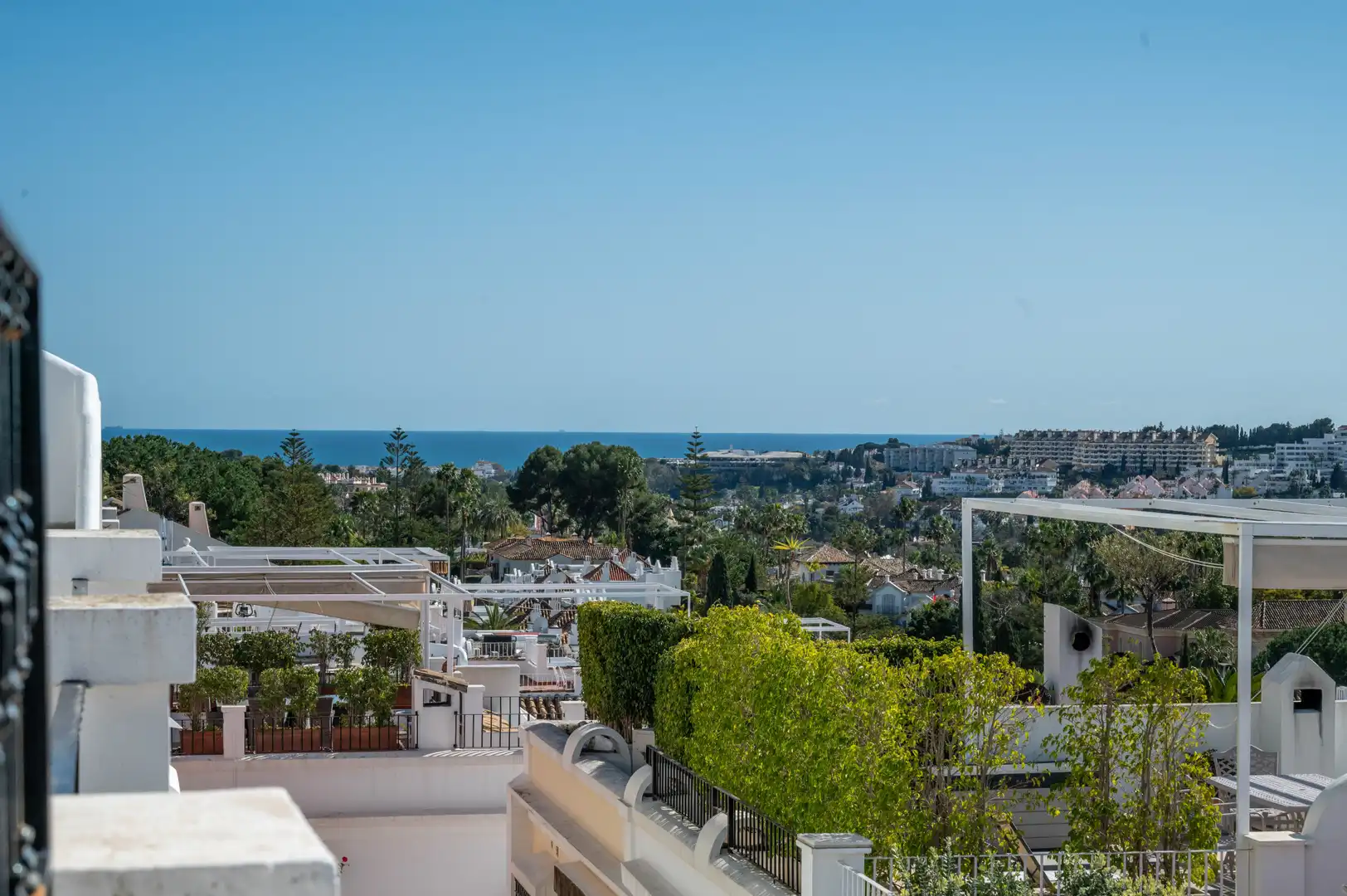 Vista exterior de Casa adosada en venta en Marbella con Aire acondicionado, Terraza y Piscina