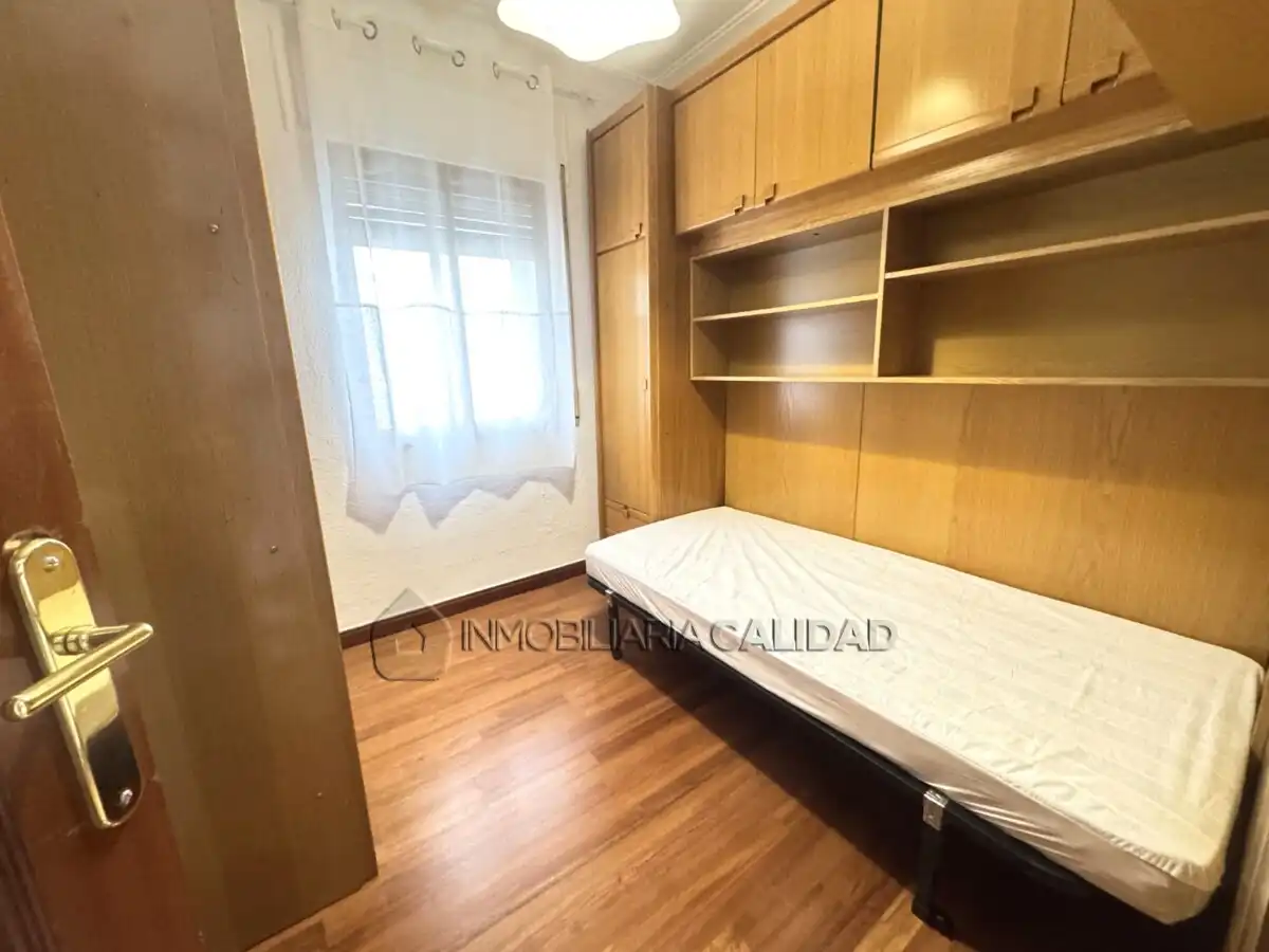 Schlafzimmer von Wohnung zur Miete in Burgos mit Heizung und Möbliert