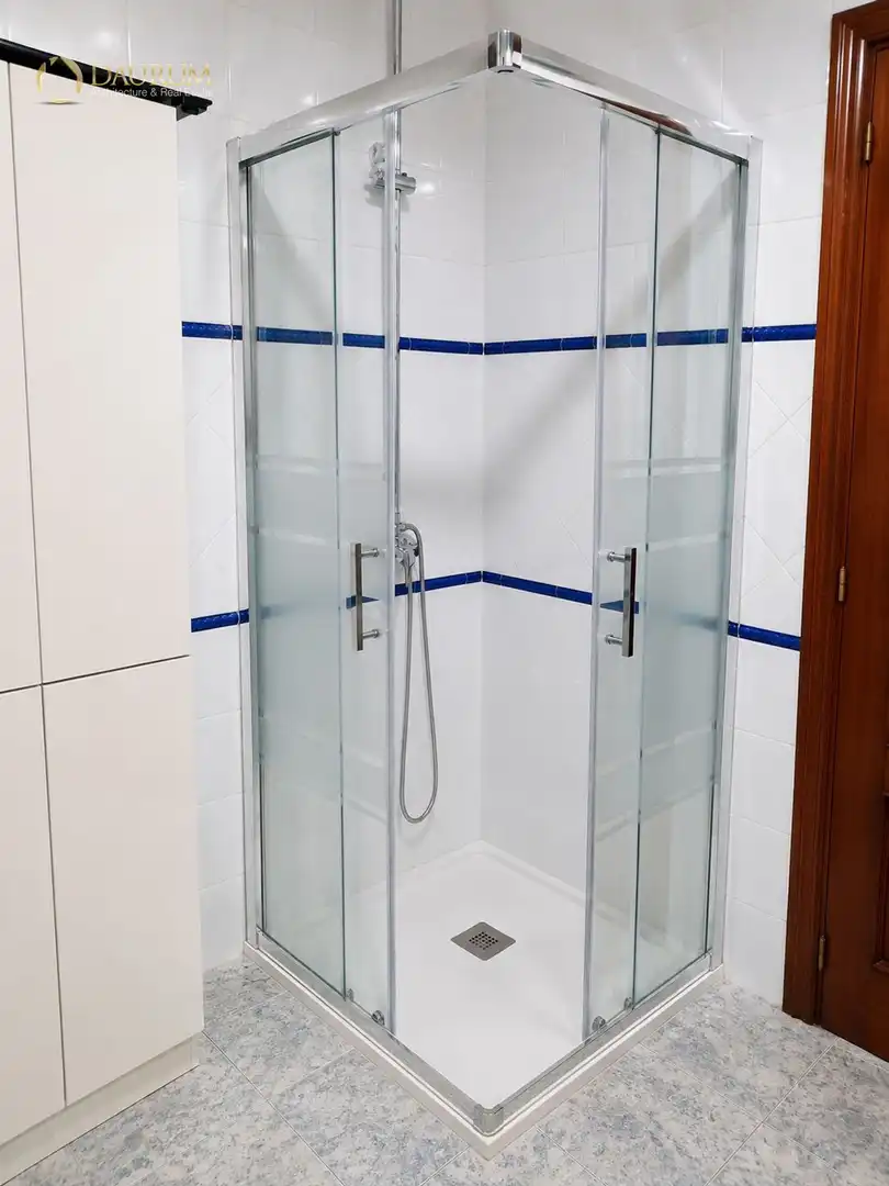 Bathroom of Flat for sale in Sevilla  with Air Conditioner, Heating and Terrace