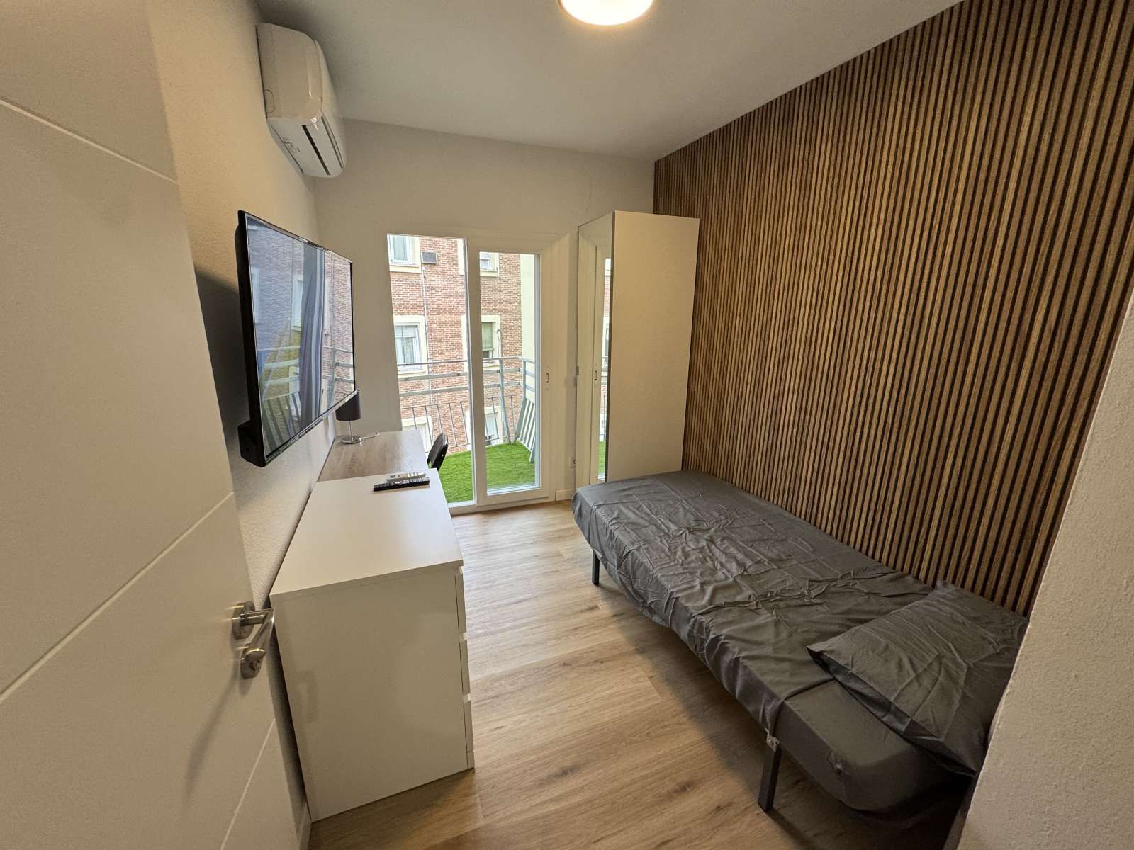 Habitación de Piso para compartir en  Madrid Capital con Aire acondicionado y Terraza