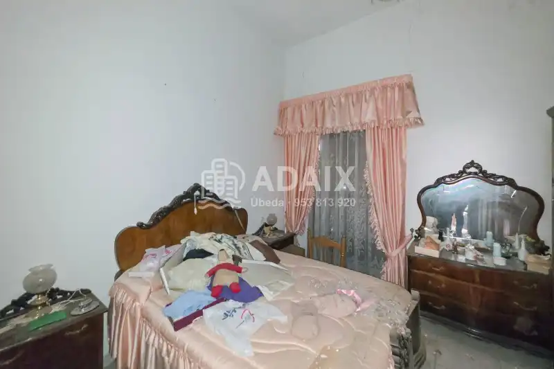 Bedroom of Houses for sale in Úbeda, Jaén