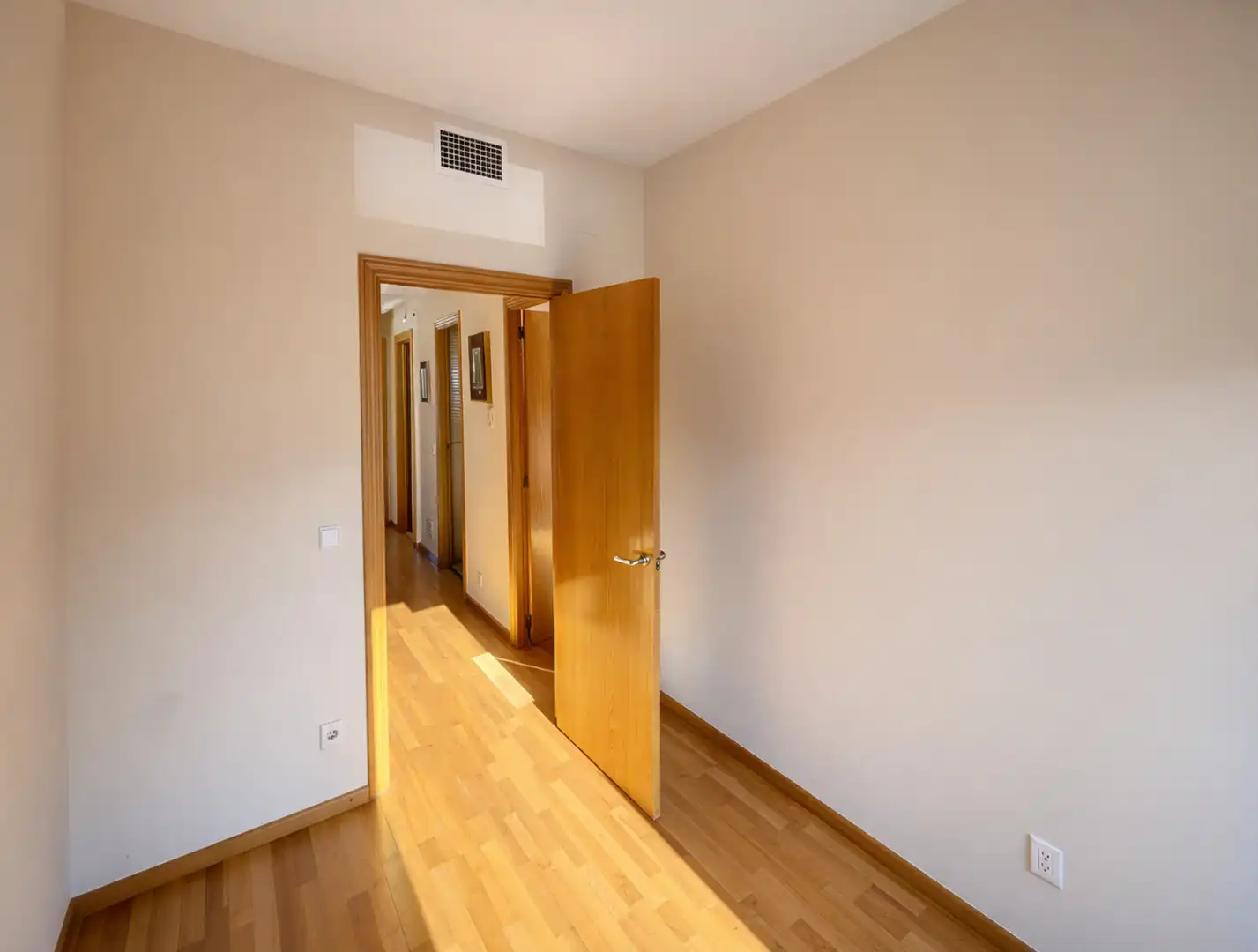 Casa aparellada amb terrassa en venda a Passatge Mare de Déu de Queralt, imagen 34