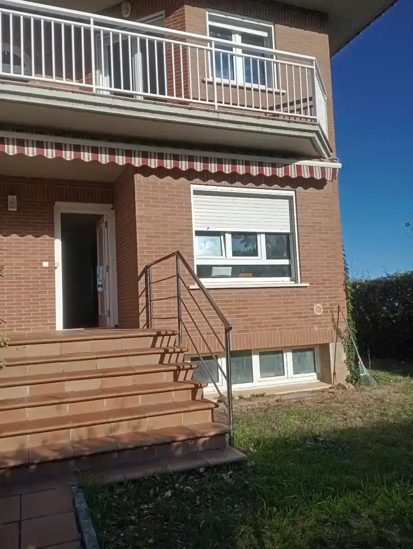 Vista exterior de Casa adosada en venda en Aia amb Balcó
