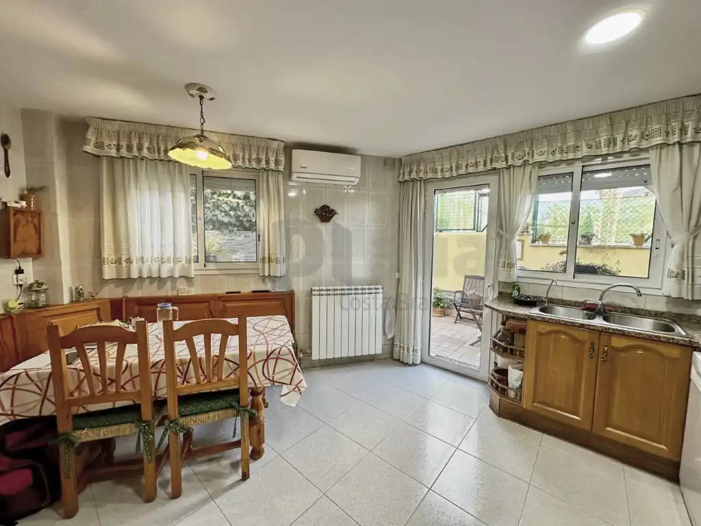 Cocina de Casa adosada en venta en Lloret de Mar con Calefacción, Jardín privado y Terraza