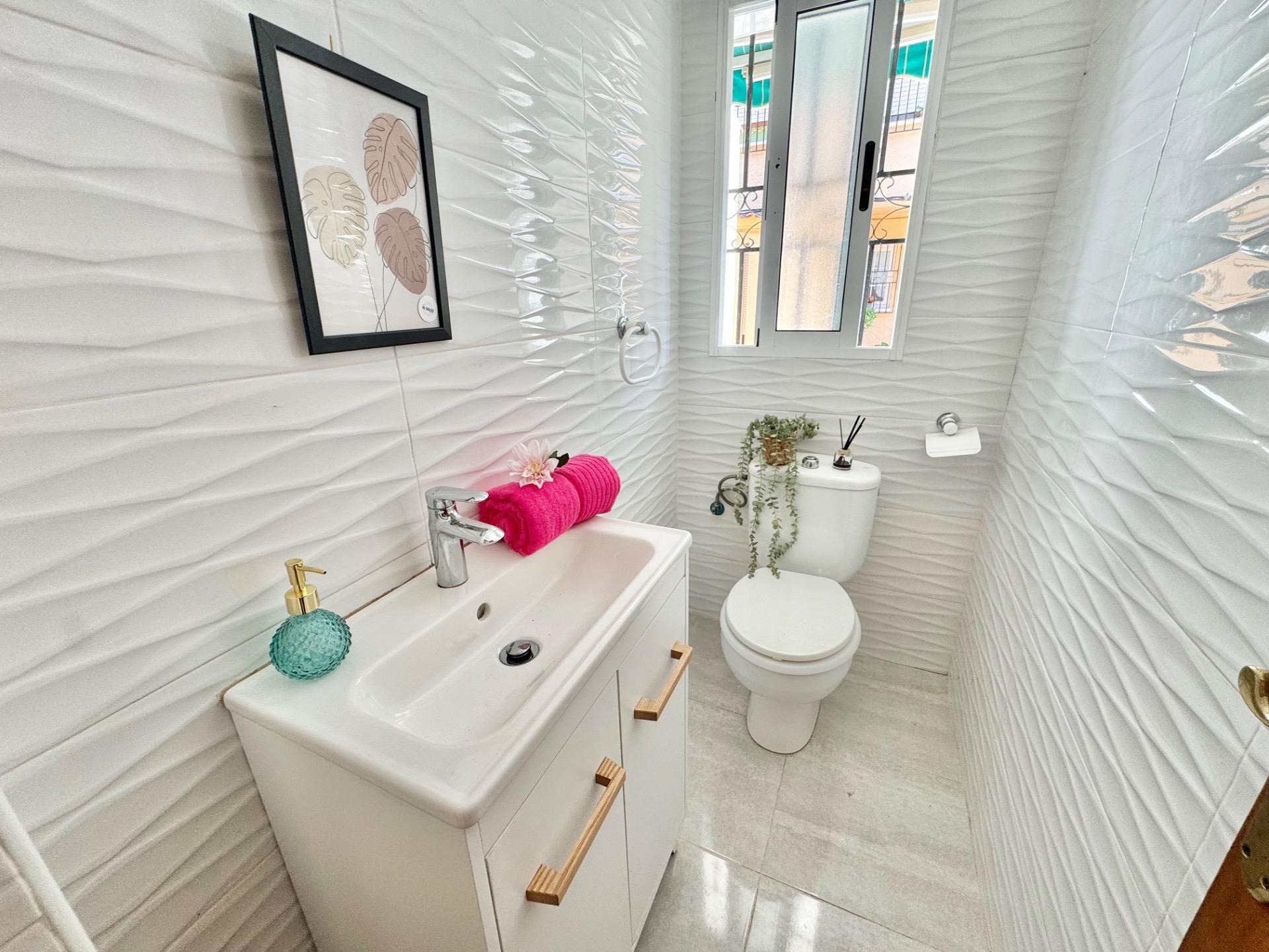 Bathroom of Duplex for sale in Orihuela  with Air Conditioner, Heating and Private garden