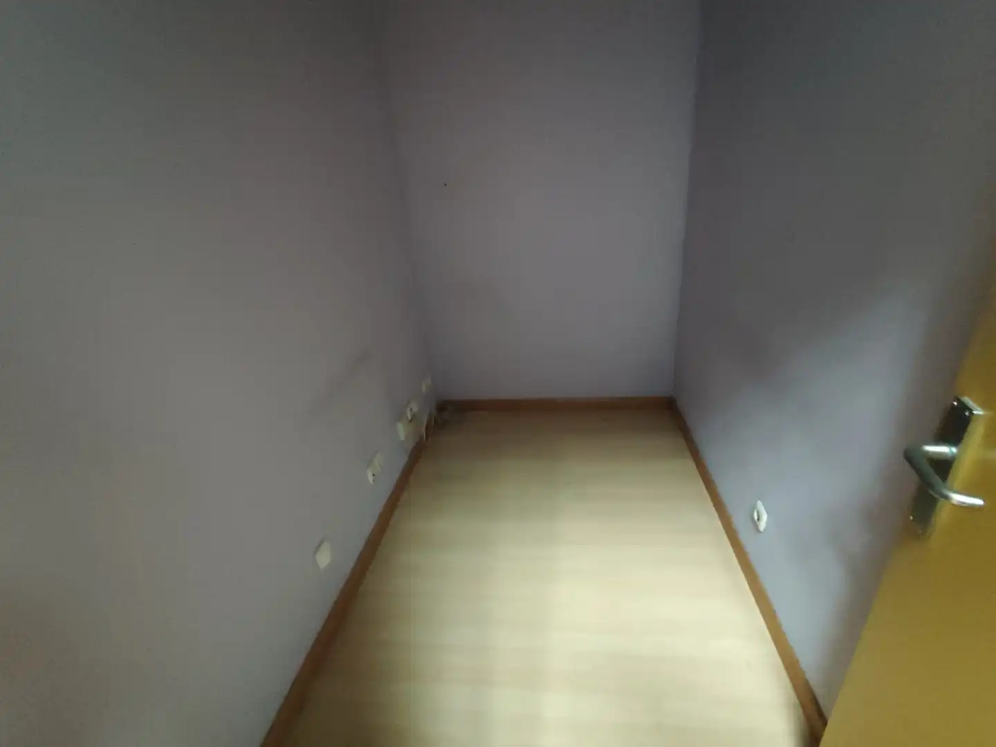 Dormitori de Local en venda en Valladolid amb Calefacció i Parquet