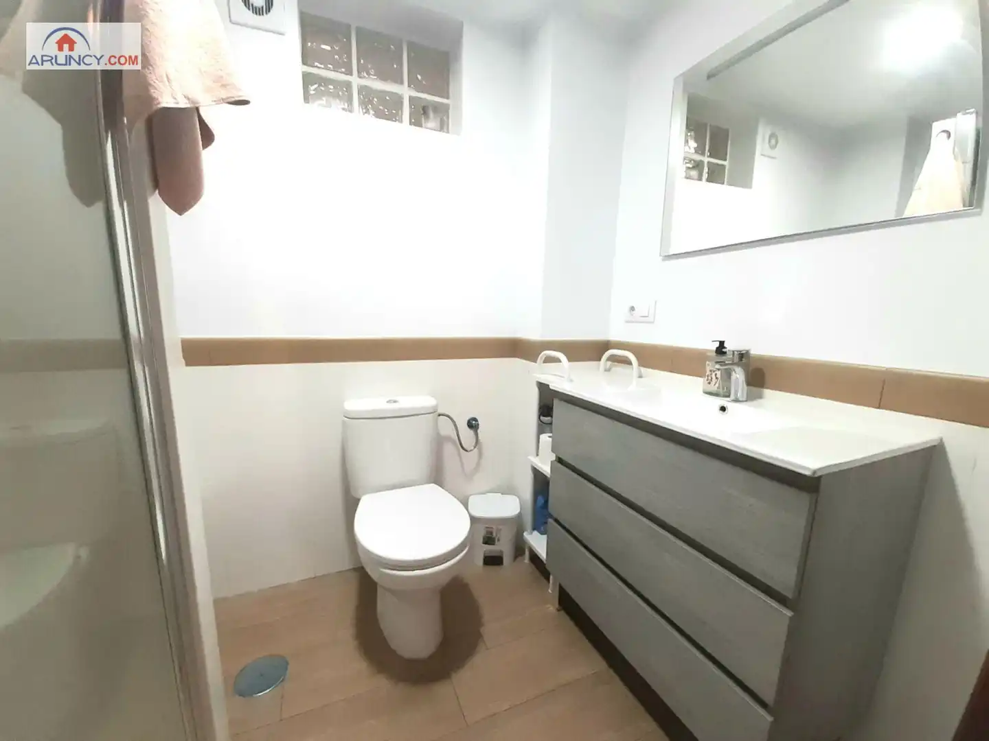 Bathroom of Flat for sale in Sevilla  with Air Conditioner
