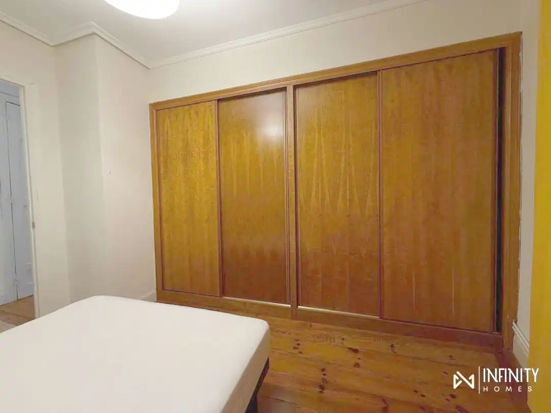 Bedroom of Flat for rent in Bilbao   with Heating and Balcony