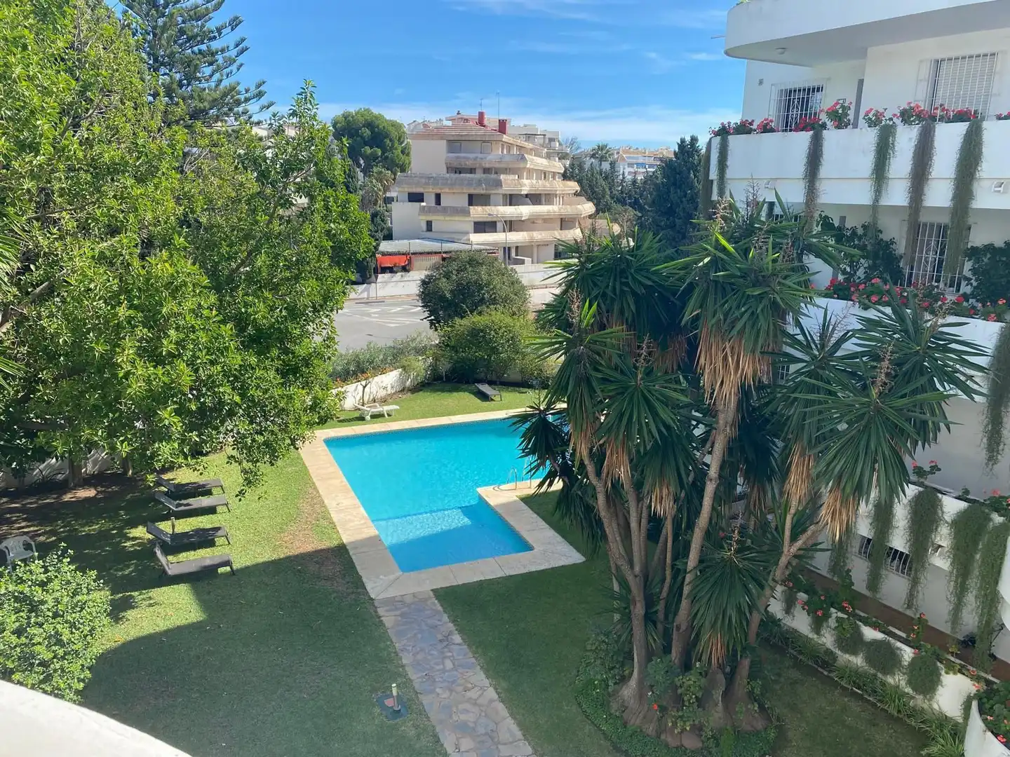 Vista exterior de Piso de alquiler en Marbella con Amueblado y Se aceptan mascotas